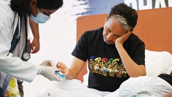 हल्का चक्कर, चेक-अप ‘अपनी मर्जी से’: सोनम वांगचुक का मेडिकल नोट सामने आया